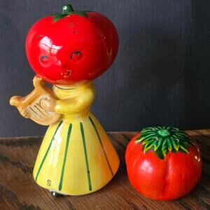 Vtg 50s Napco Anthropomorphic Tomato Head Ceramic Salt and Pepper Shakers READ